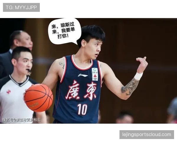 卡位犯规的判定标准与常见犯规动作解析 卡位犯规的判定标准与常见犯规动作解析